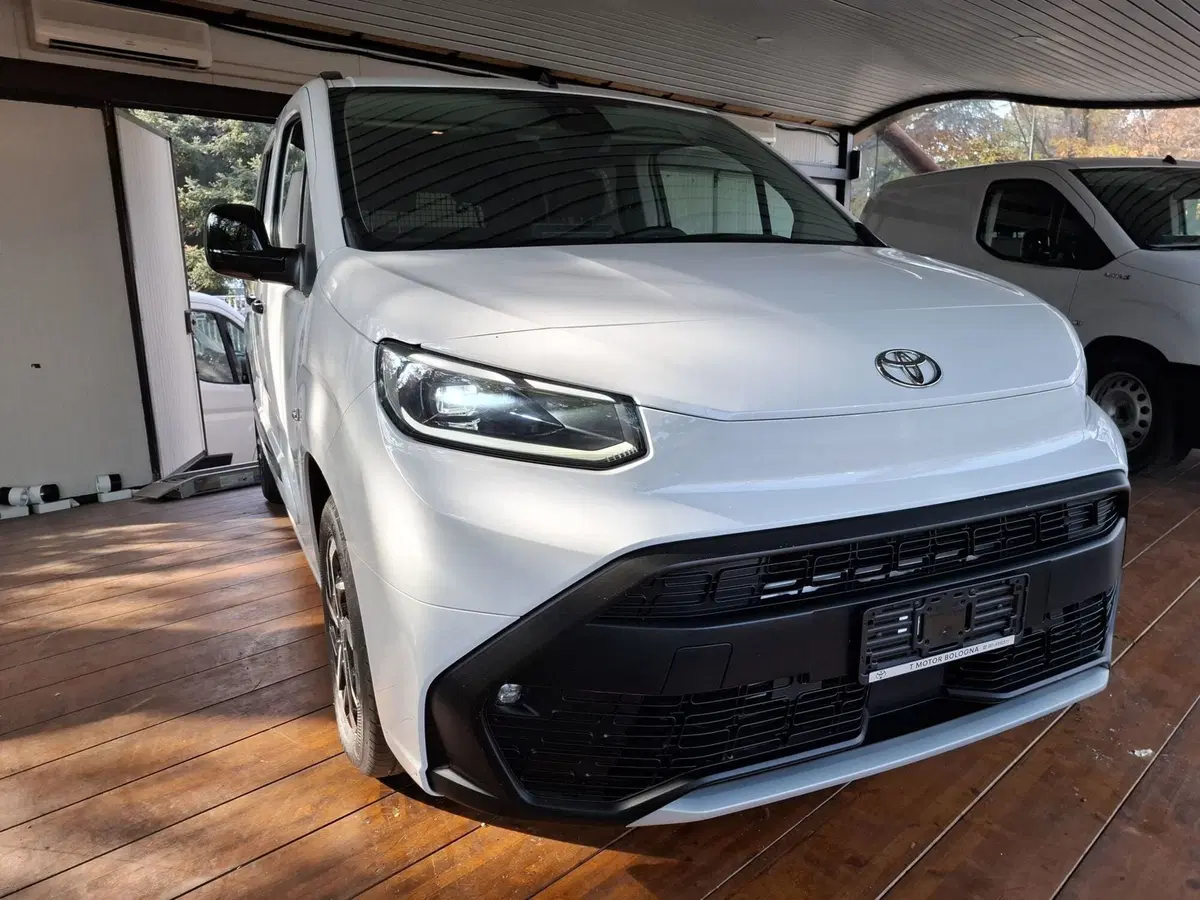 Toyota Proace City Verso nuova a Bologna (3)
