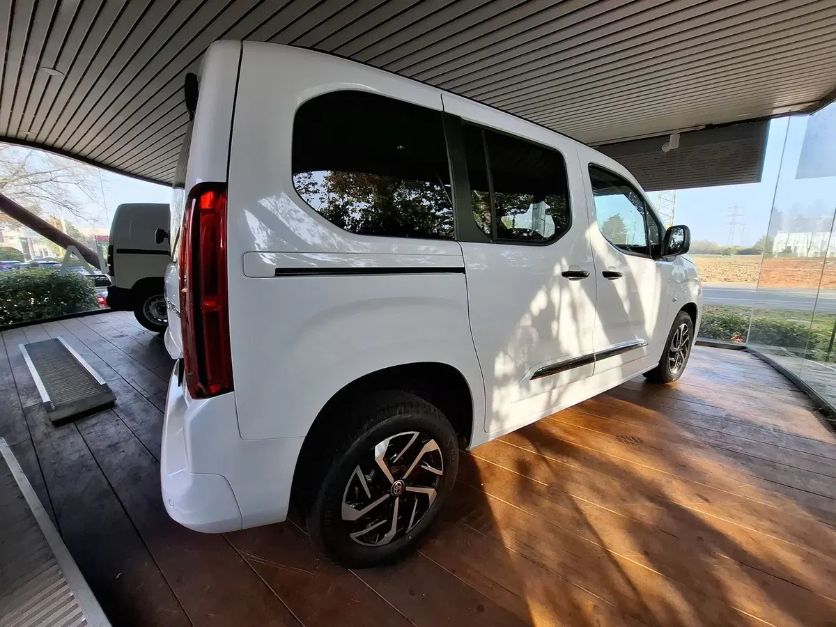 Toyota Proace City Verso nuova a Bologna (4)