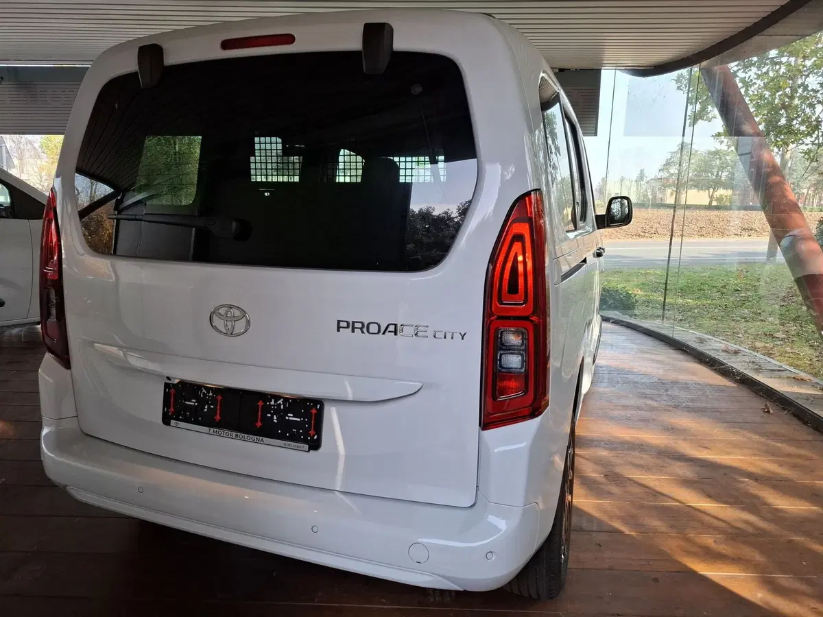 Toyota Proace City Verso nuova a Bologna (5)