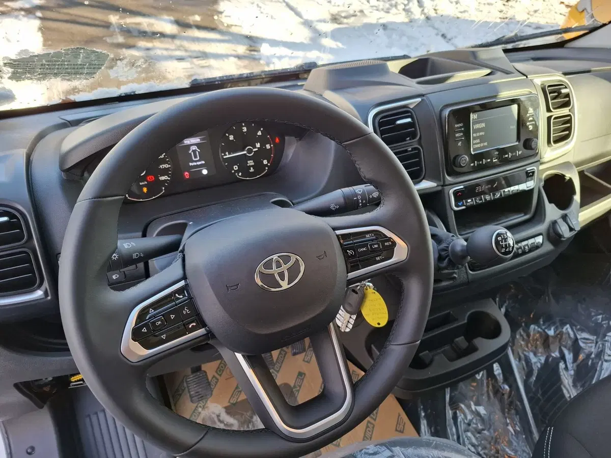 Toyota Proace Max Furgone nuova a Bologna (13)