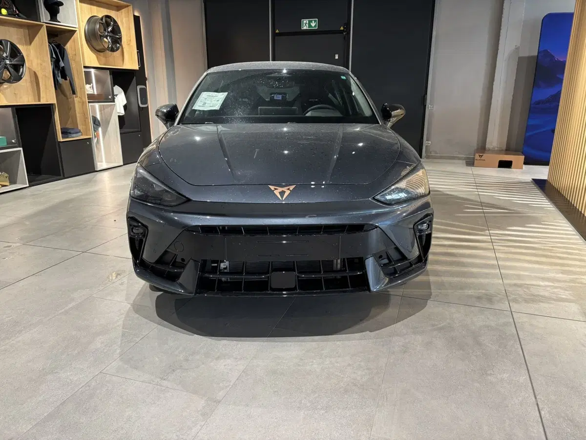 Cupra Leon nuova a Ferrara (2)