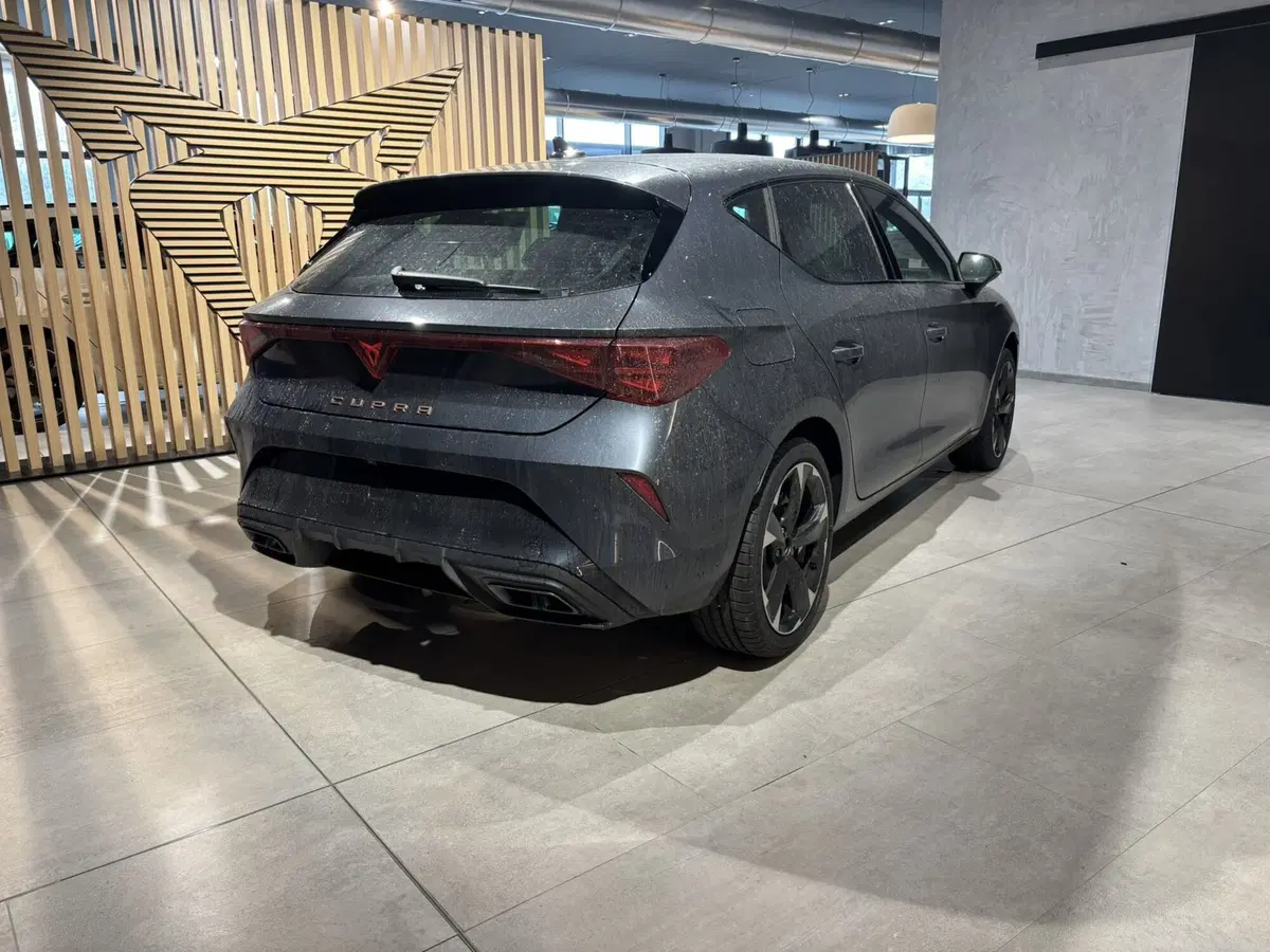 Cupra Leon nuova a Ferrara (5)