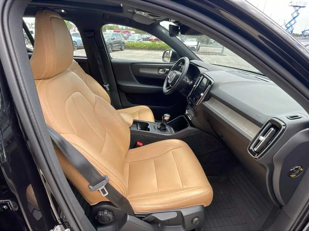 Volvo XC40 usata a Roma (14)