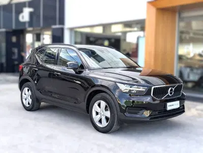 Volvo XC40 T2 automatico Core del 2021 usata a Pescara