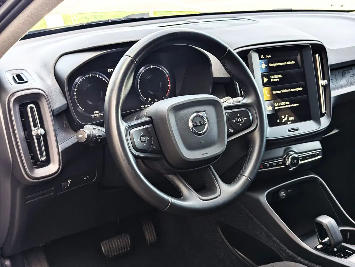 Volvo XC40 usata a Pescara (8)