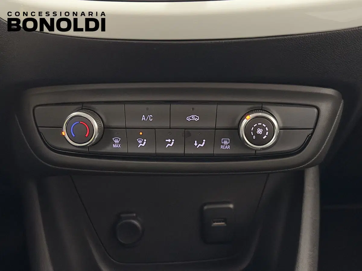 Opel Crossland X usata a Brescia (19)