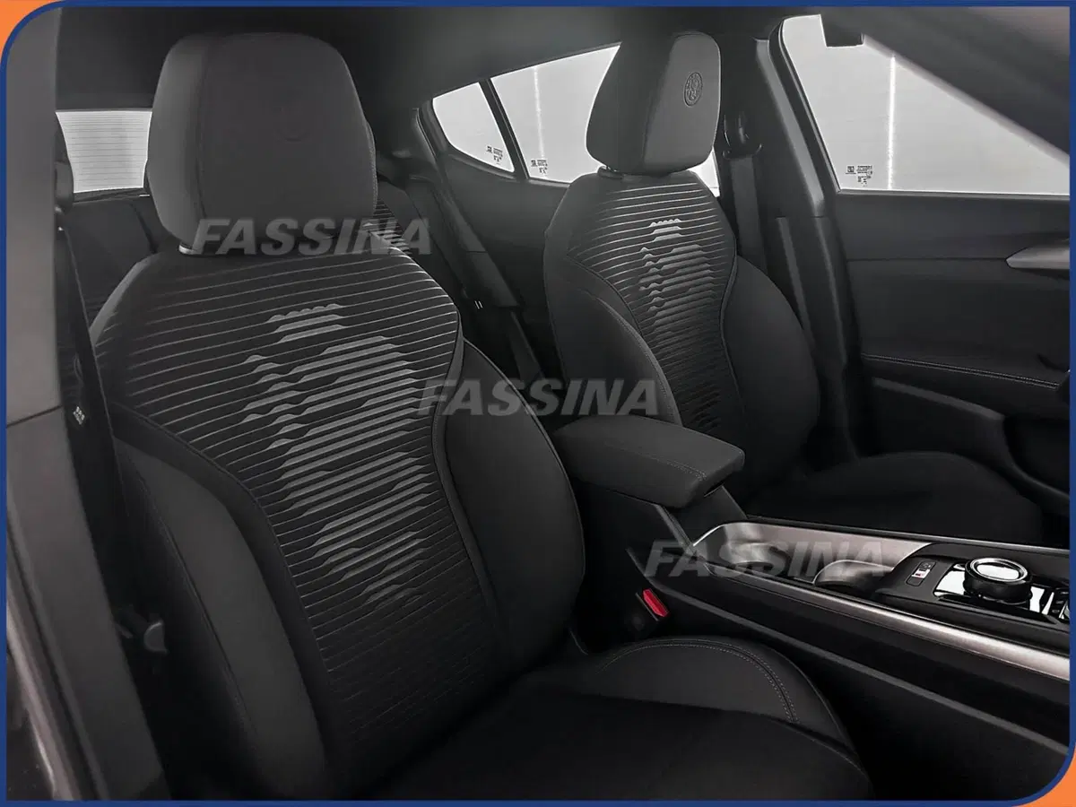 Alfa Romeo Tonale nuova a Milano (12)