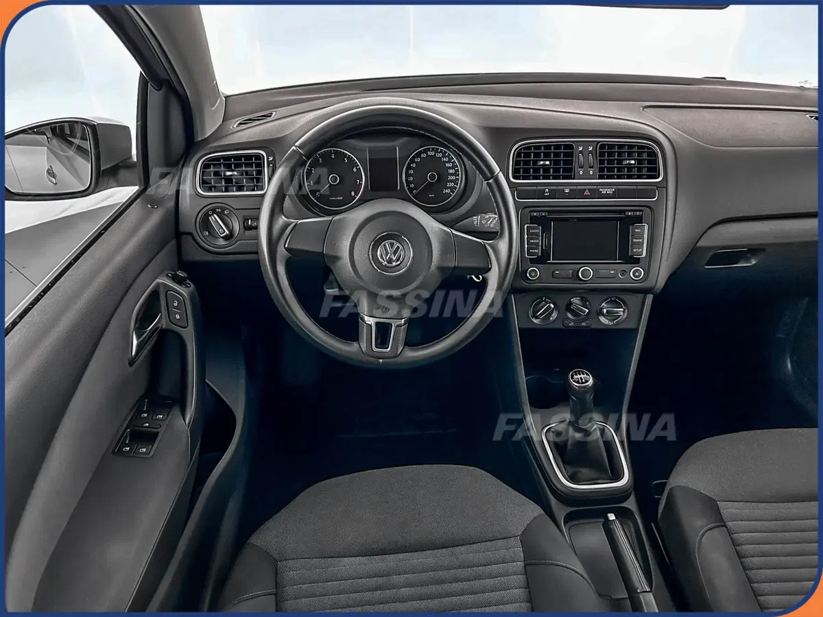 Volkswagen Polo usata a Milano (11)