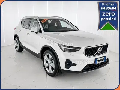 Volvo XC40 2.0 b3 Core auto del 2025 usata a Milano