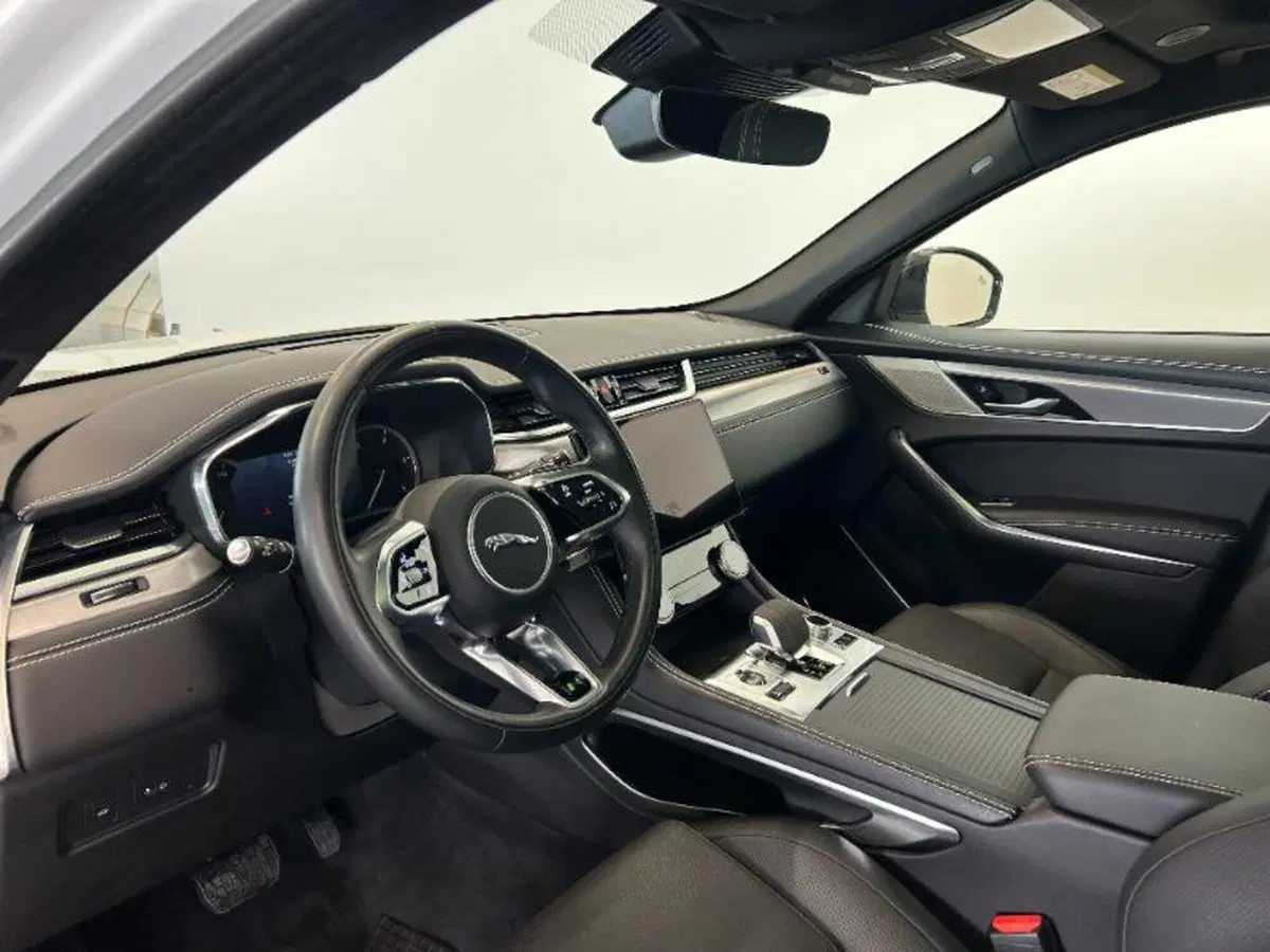 Jaguar F-Pace usata a Venezia (12)