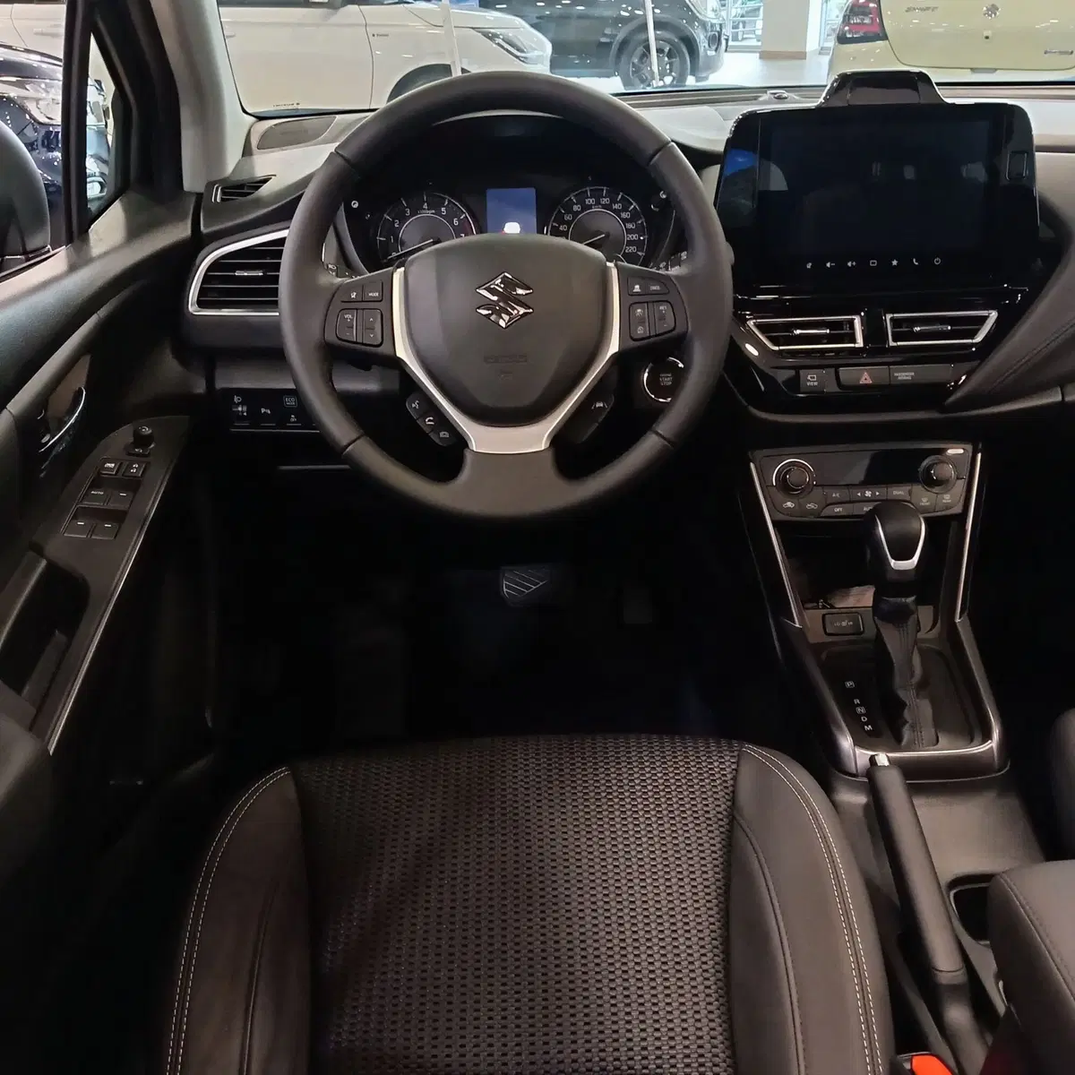 Suzuki S-Cross nuova a Chieti (10)