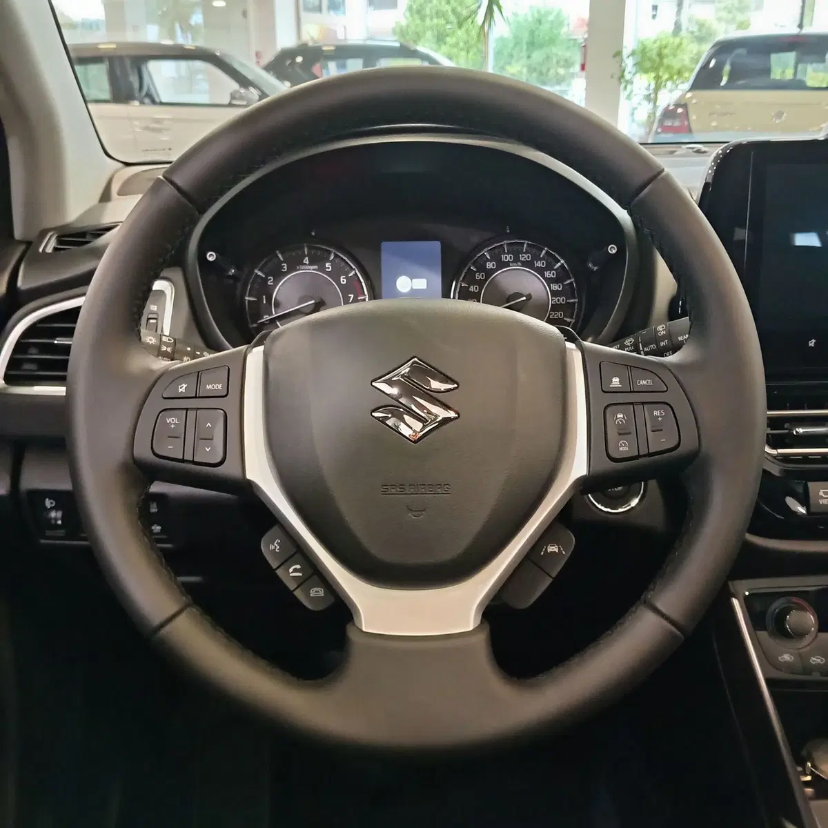 Suzuki S-Cross nuova a Chieti (11)