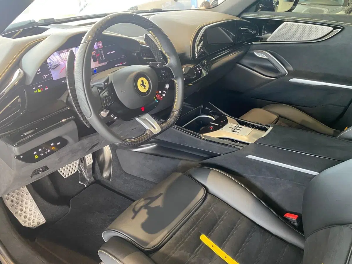 Ferrari Purosangue usata a Firenze (11)