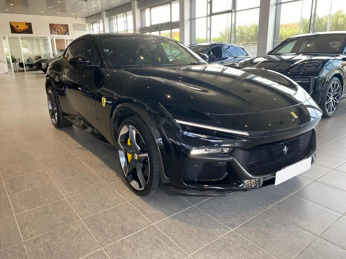 Ferrari Purosangue usata a Firenze (3)