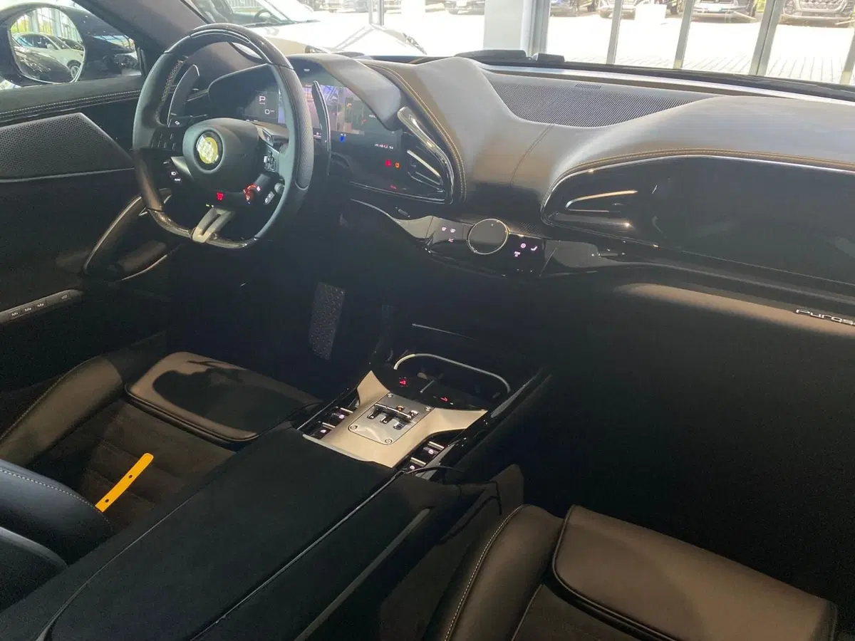 Ferrari Purosangue usata a Firenze (9)