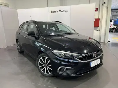 Fiat Tipo Station Wagon Tipo 1.6 Mjt S&amp;S DCT SW Lounge del 2016 usata a Piove di Sacco