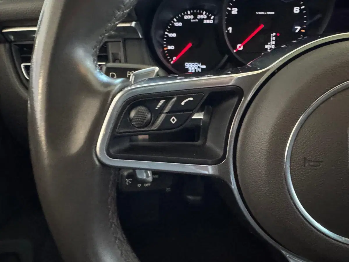 Porsche Macan usata a Varese (12)