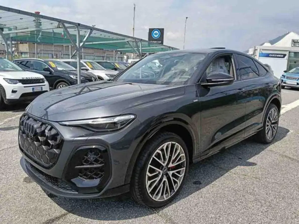 Audi Q5 Sportback nuova a Torino