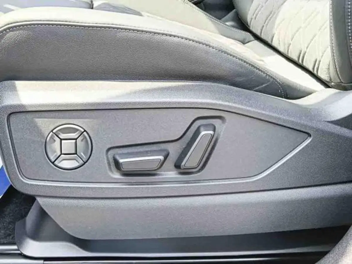 Audi Q5 Sportback nuova a Torino (12)