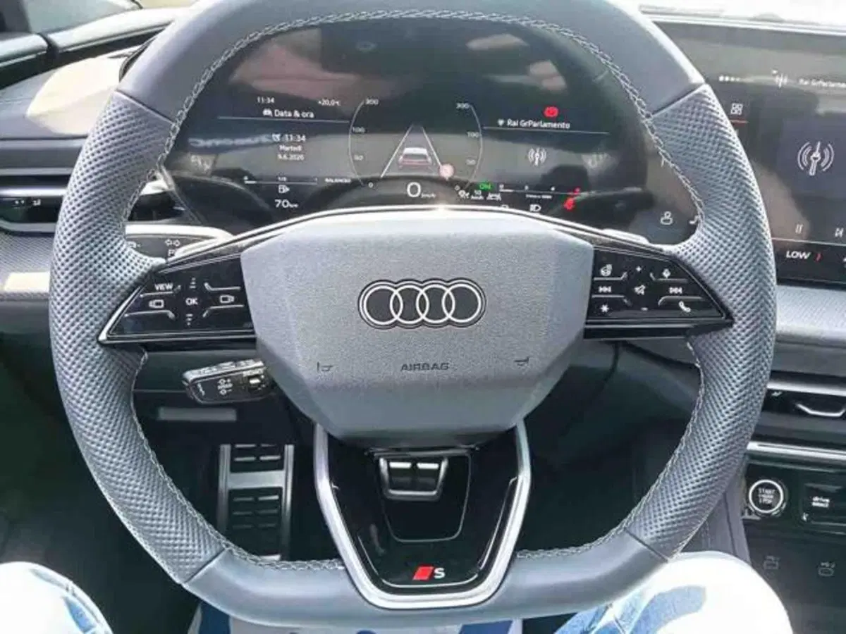 Audi Q5 Sportback nuova a Torino (14)