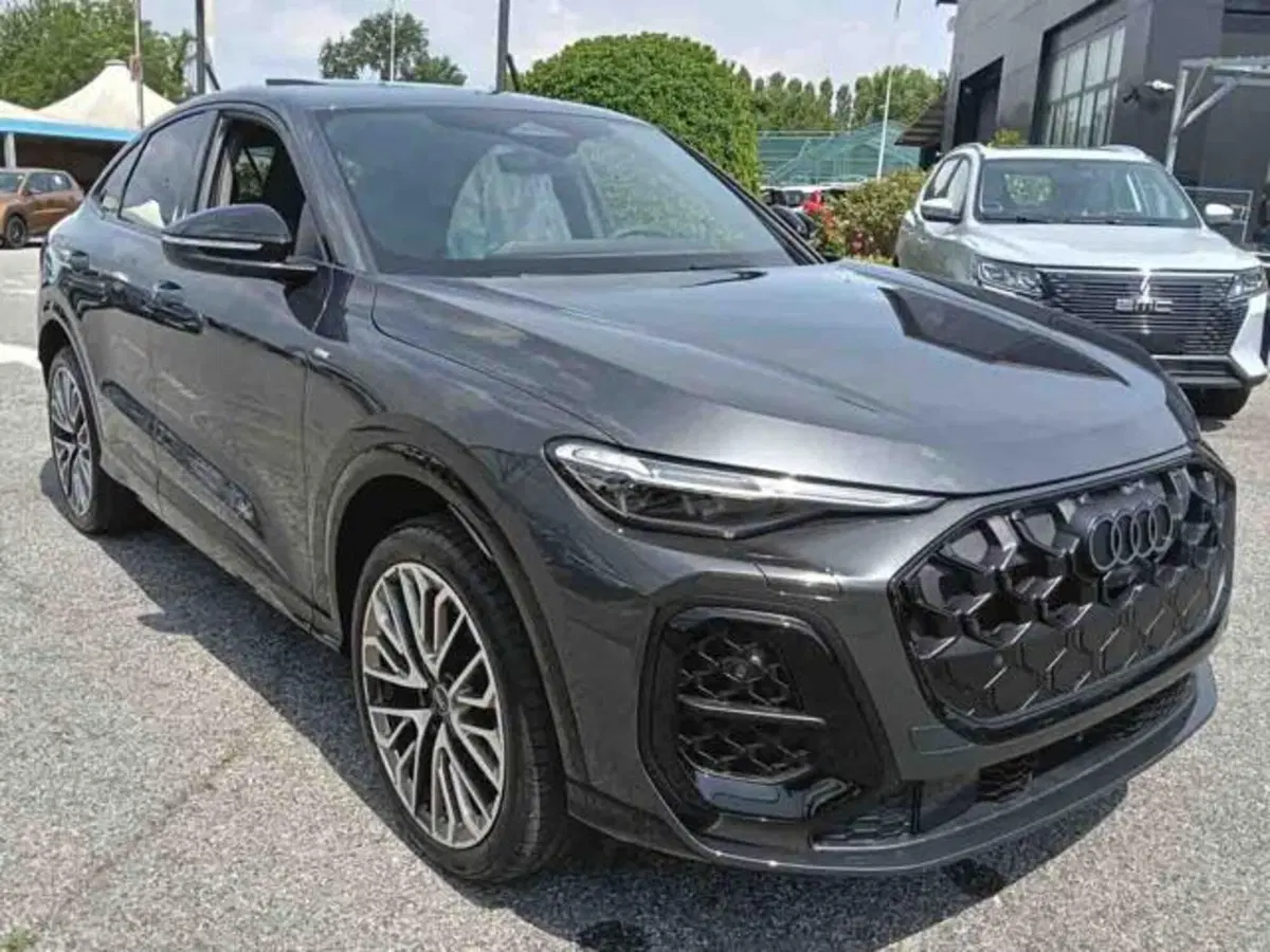 Audi Q5 Sportback nuova a Torino (2)