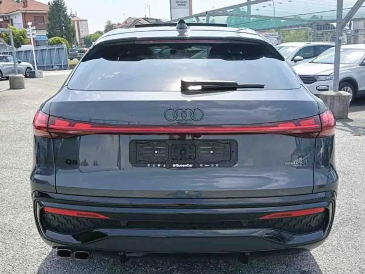 Audi Q5 Sportback nuova a Torino (3)