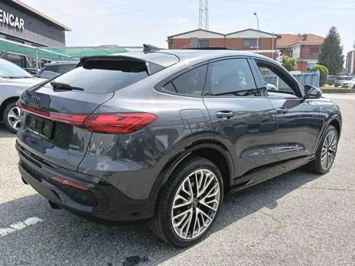 Audi Q5 Sportback nuova a Torino (4)