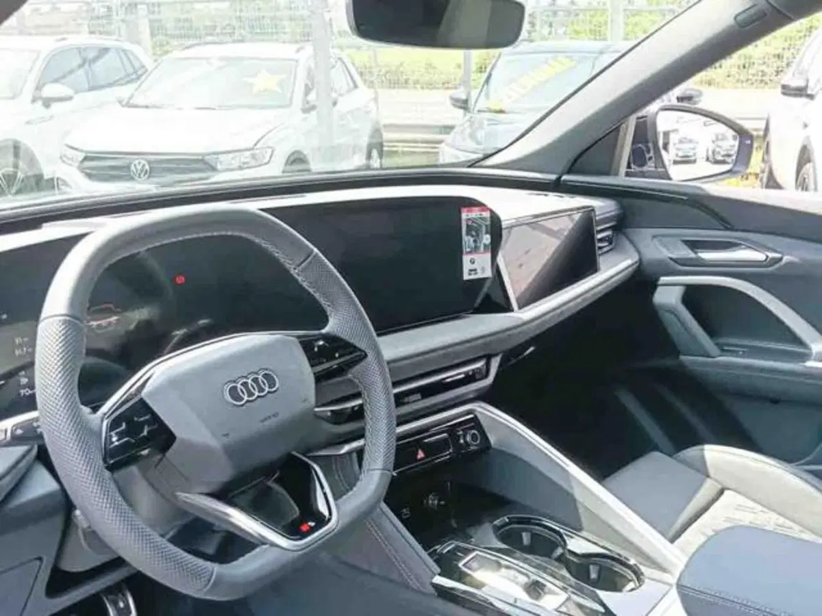 Audi Q5 Sportback nuova a Torino (7)