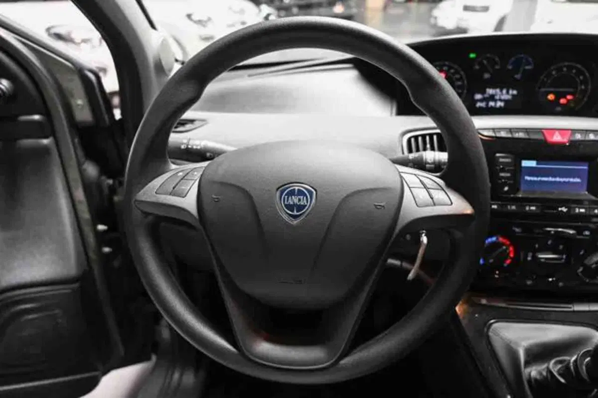 Lancia Ypsilon usata a Torino (14)