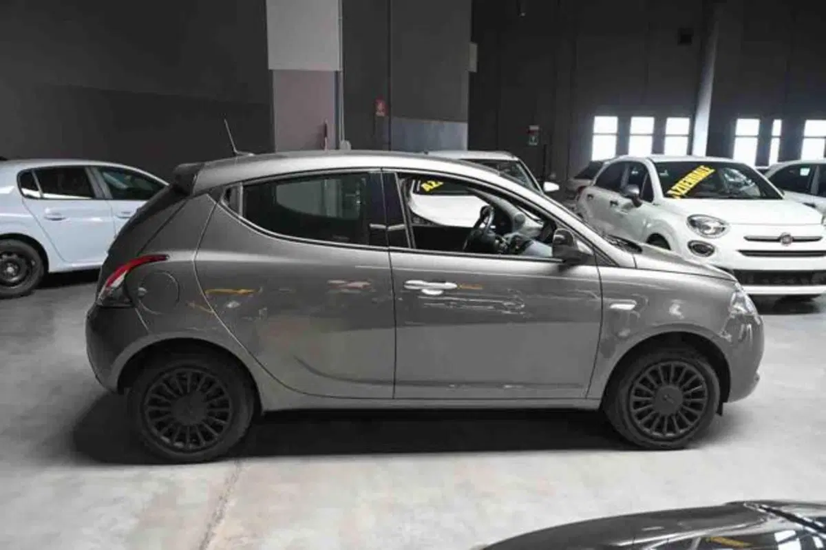 Lancia Ypsilon usata a Torino (16)