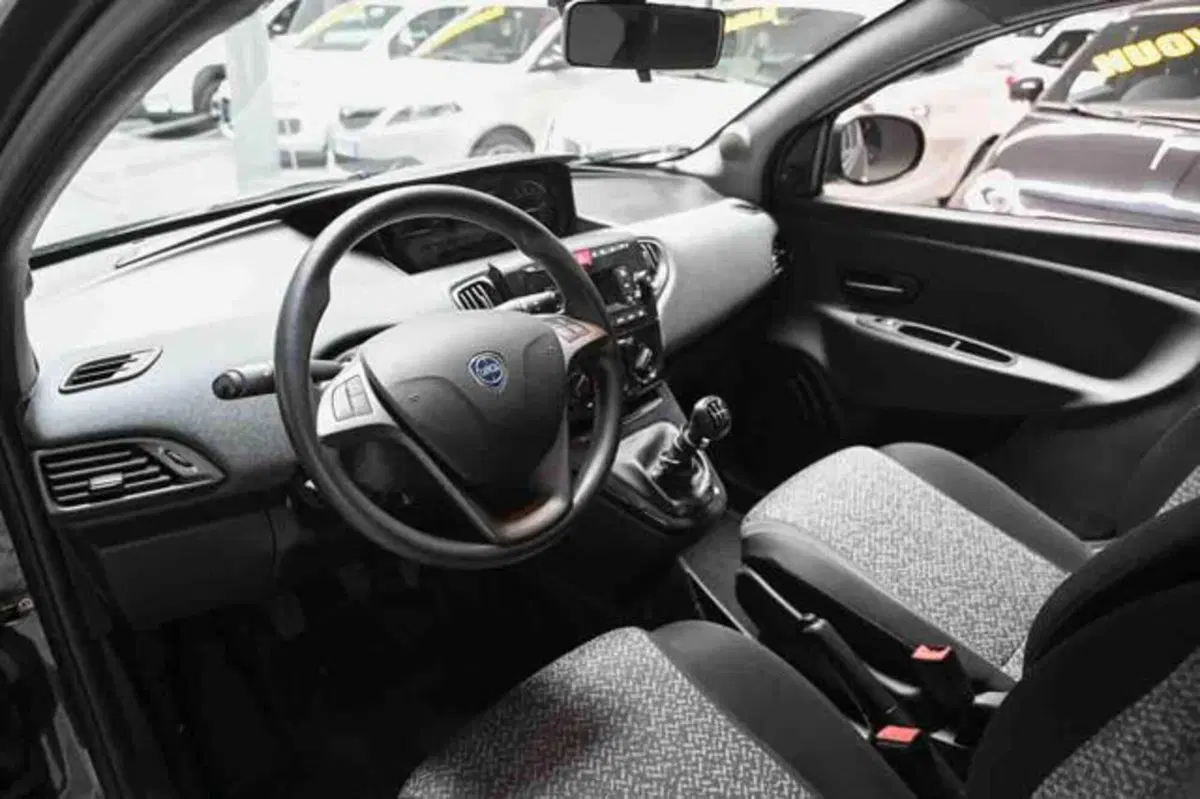 Lancia Ypsilon usata a Torino (7)