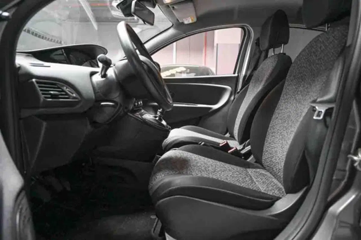 Lancia Ypsilon usata a Torino (8)