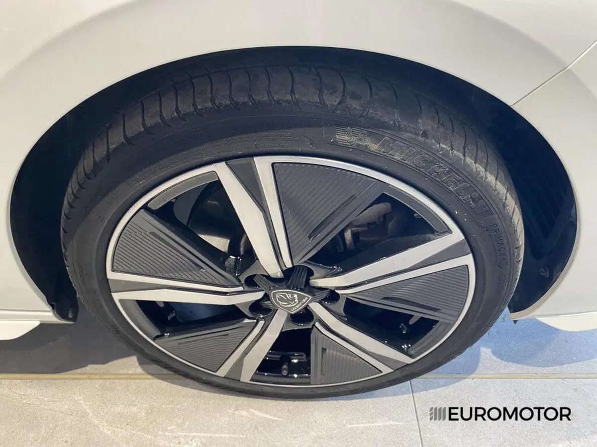 Peugeot 308 SW usata a Bari (6)