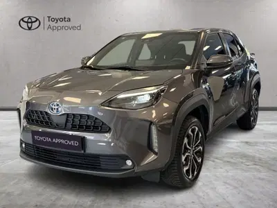 Toyota Yaris Cross Trend awd-i 115cv e-cvt del 2022 usata a Prato