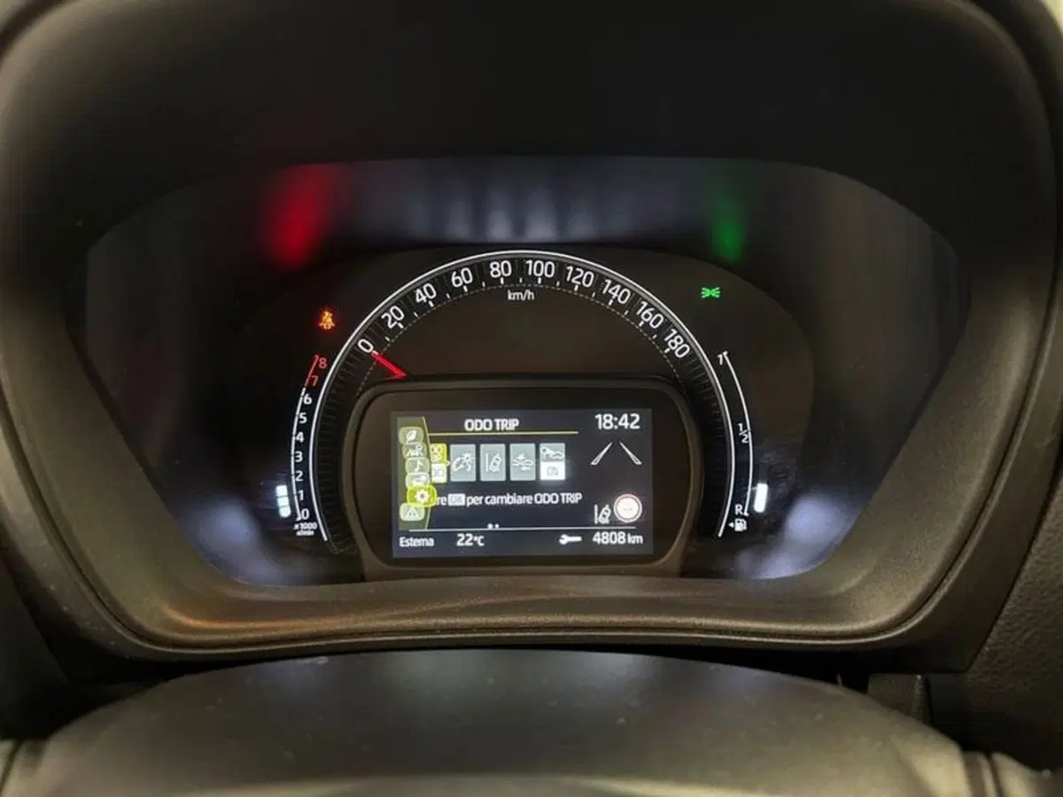 Toyota Aygo X usata a Prato (15)