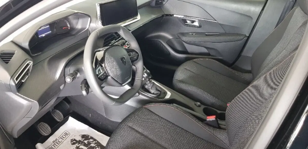 Peugeot 208 nuova a Pordenone (11)