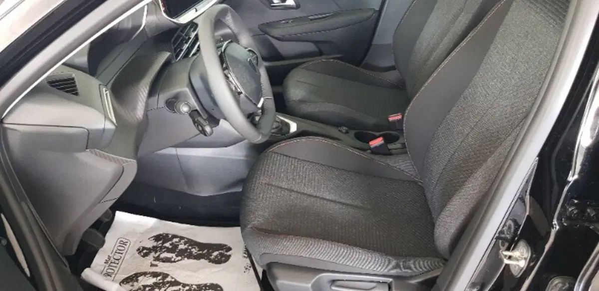 Peugeot 208 nuova a Pordenone (12)