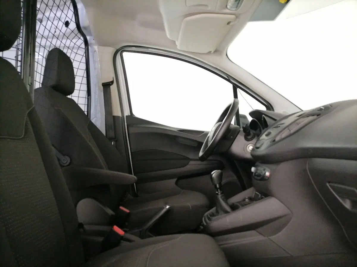 Ford Transit Courier usata a Roma (6)