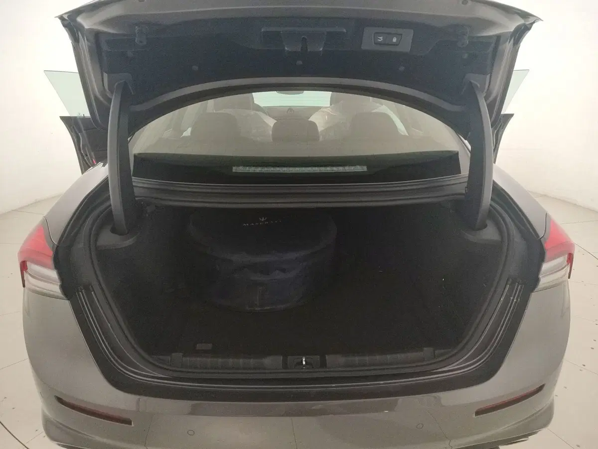 Maserati Ghibli usata a Alessandria (10)
