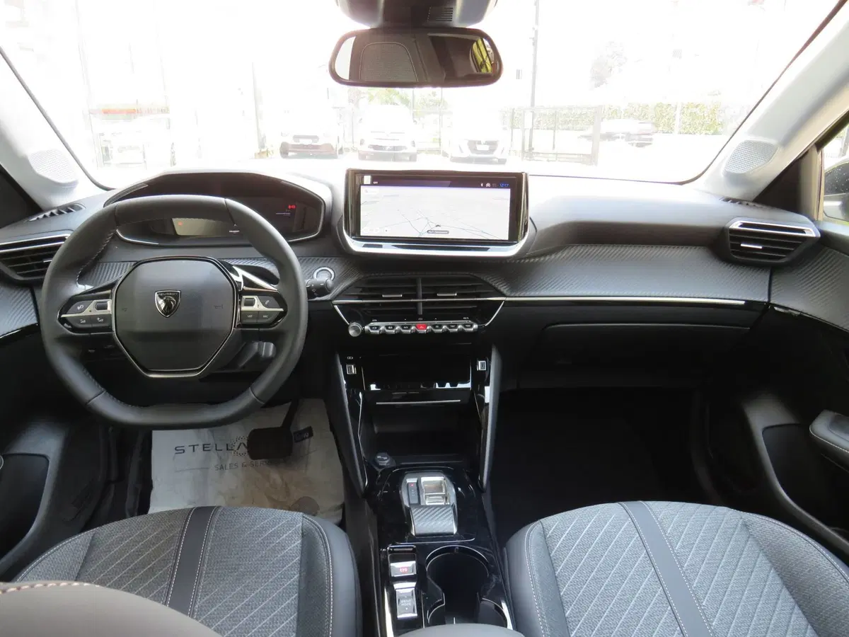 Peugeot 208 nuova a Monza e Brianza (14)