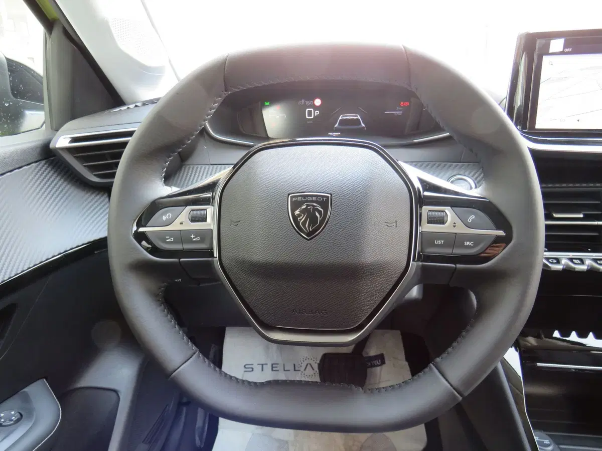 Peugeot 208 nuova a Monza e Brianza (16)