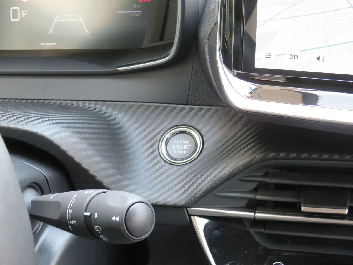 Peugeot 208 nuova a Monza e Brianza (17)