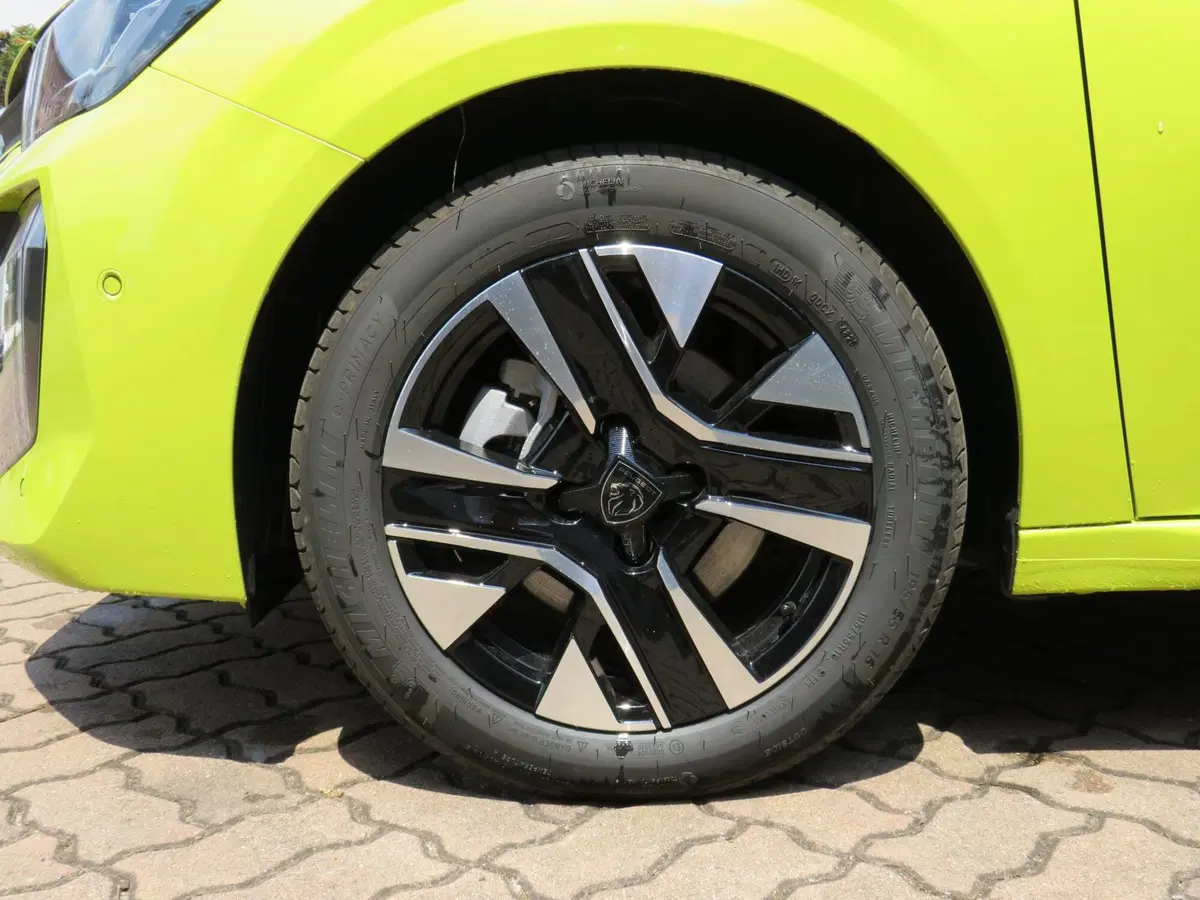 Peugeot 208 nuova a Monza e Brianza (4)