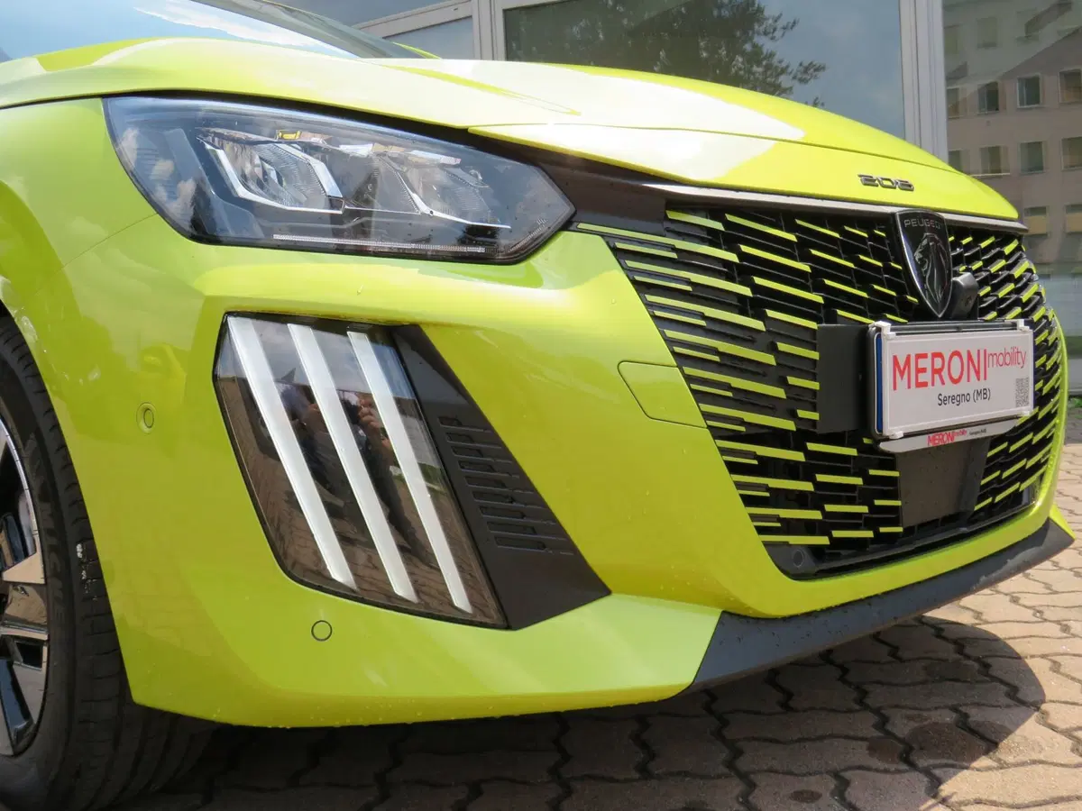 Peugeot 208 nuova a Monza e Brianza (7)