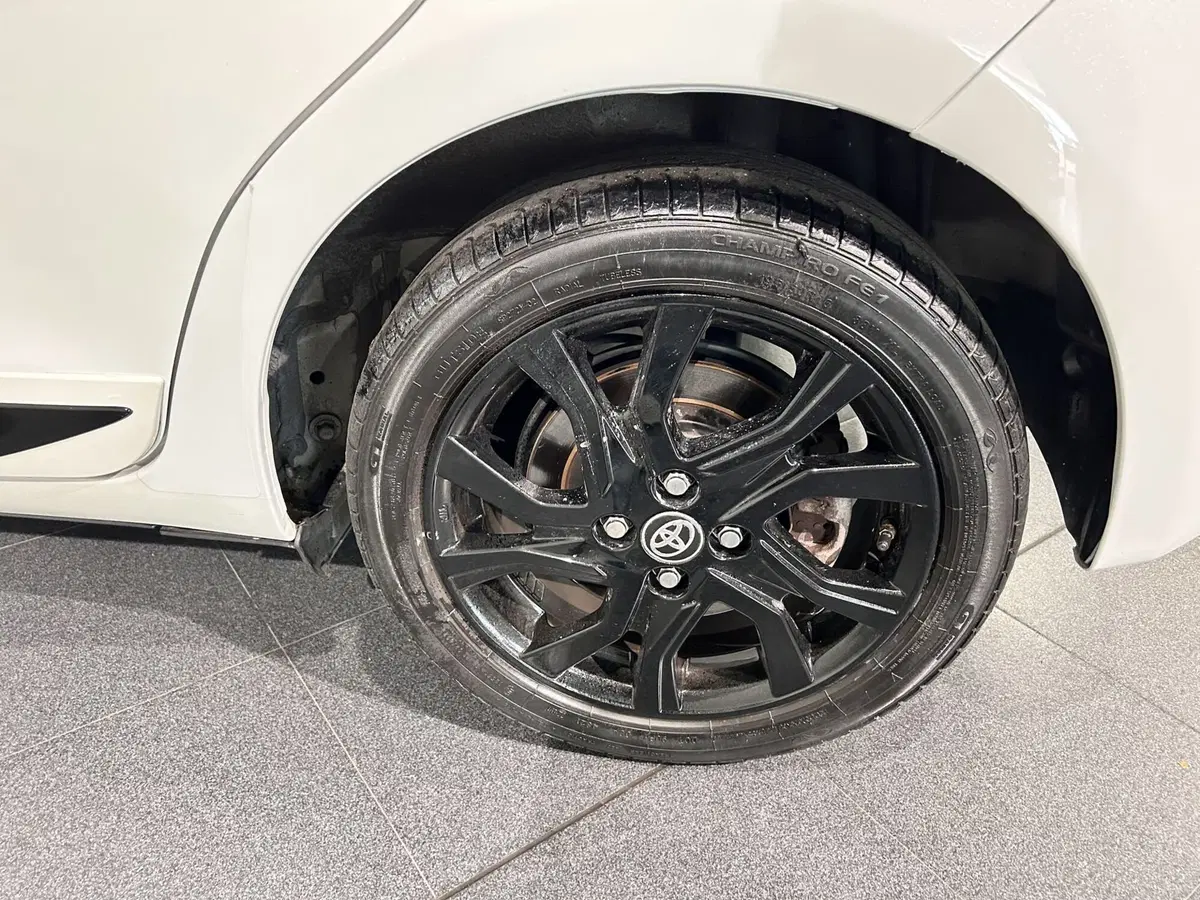 Toyota Yaris usata a Milano (7)