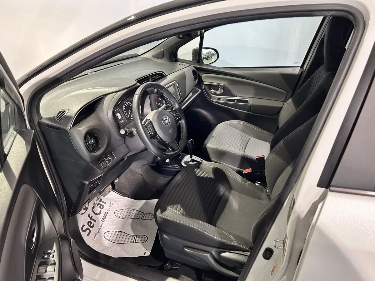 Toyota Yaris usata a Milano (8)