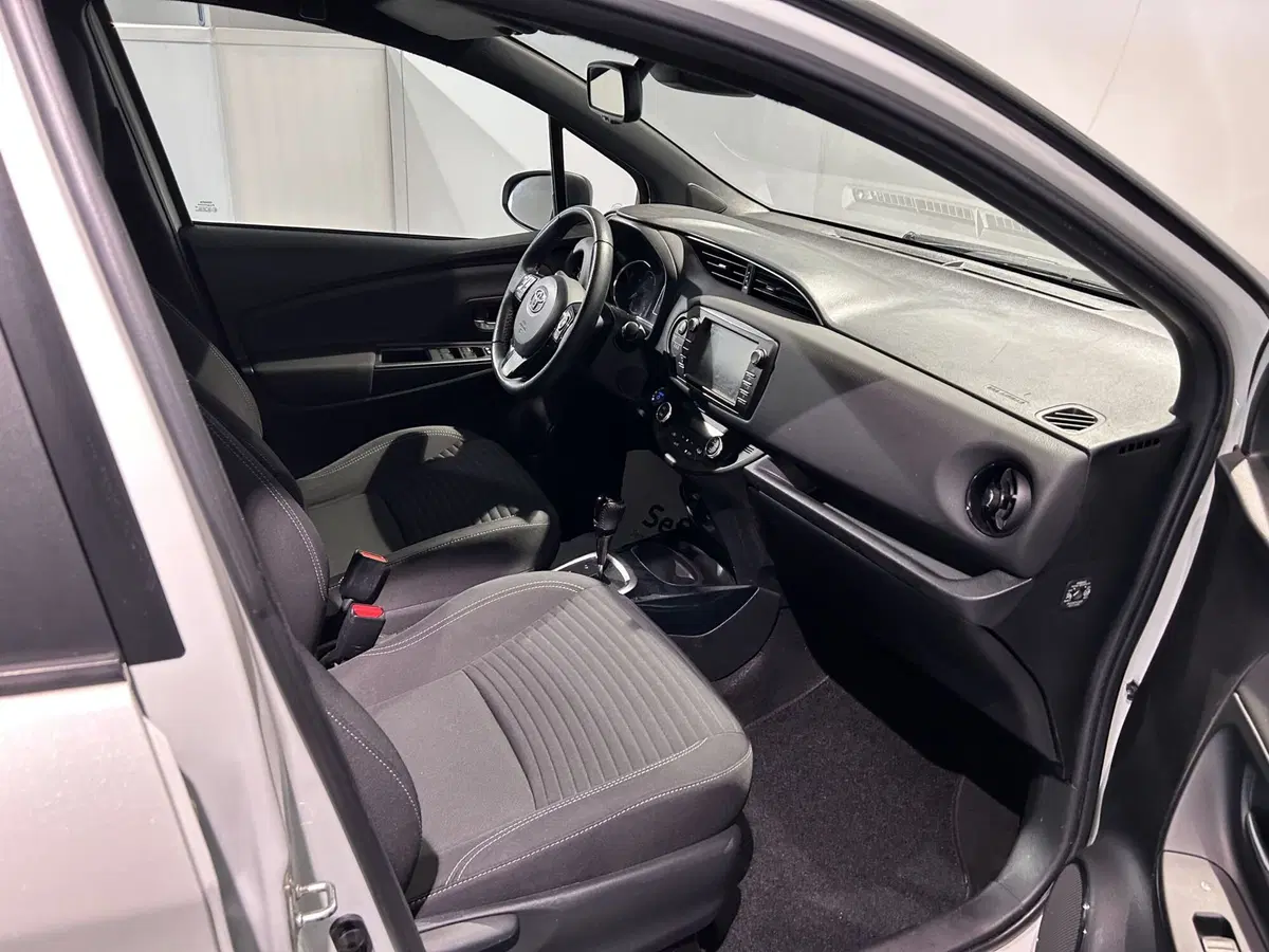 Toyota Yaris usata a Milano (9)