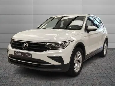 Volkswagen Tiguan 2.0 TDI SCR Life del 2021 usata a Genzano di Roma