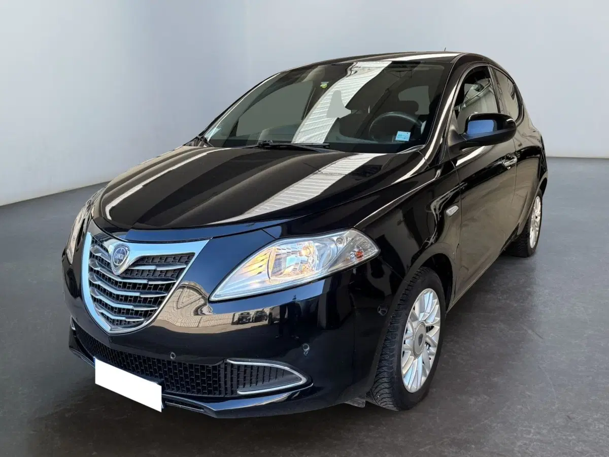 Lancia Ypsilon usata a Modena