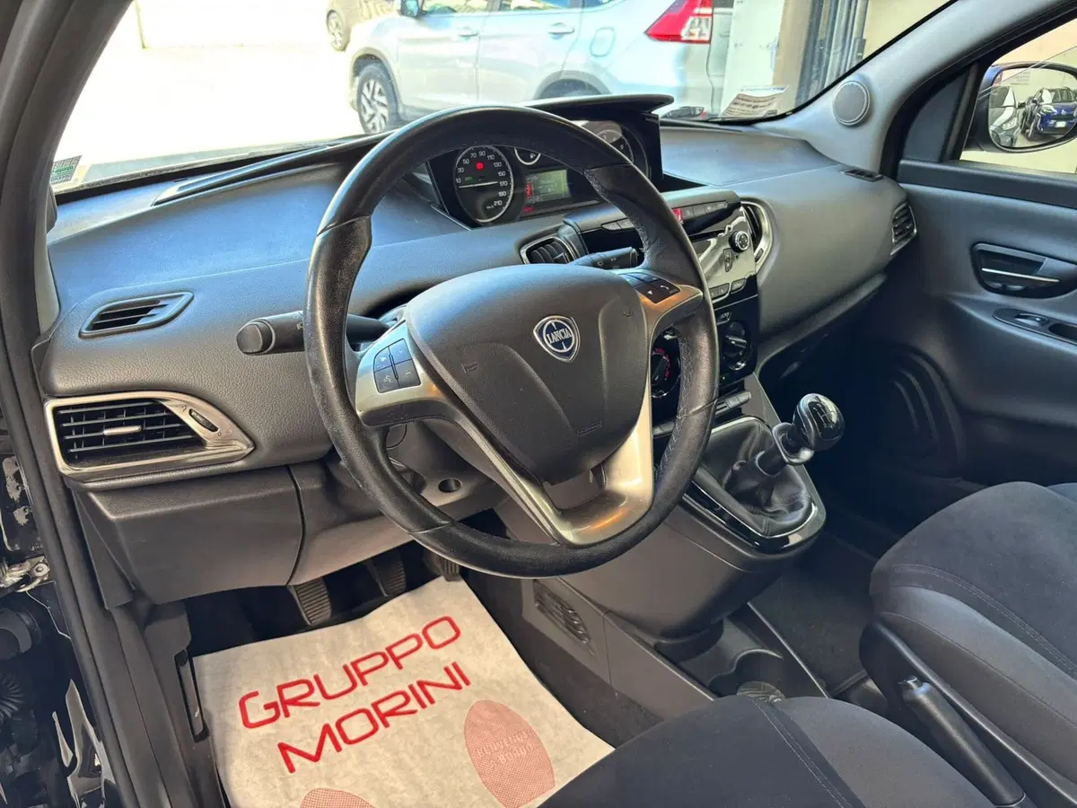 Lancia Ypsilon usata a Modena (10)